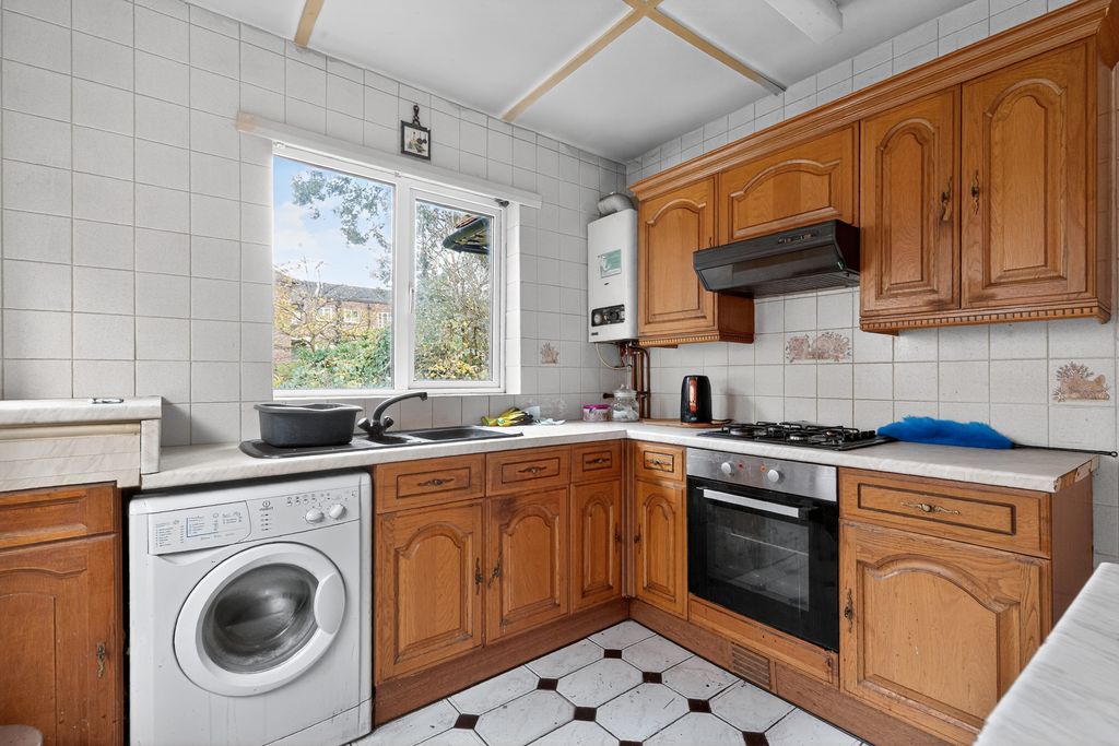 Property photo 3 of 21 Kitchen