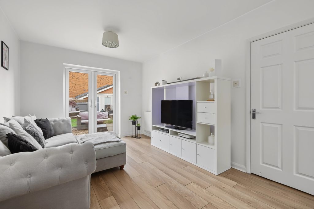 Property photo 3 of 13 5516565
