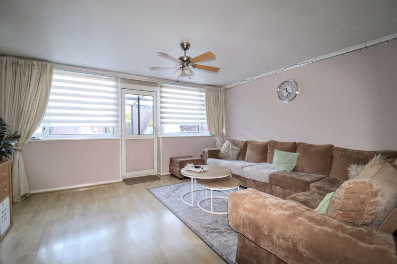 Property photo 2 of 13 Lounge