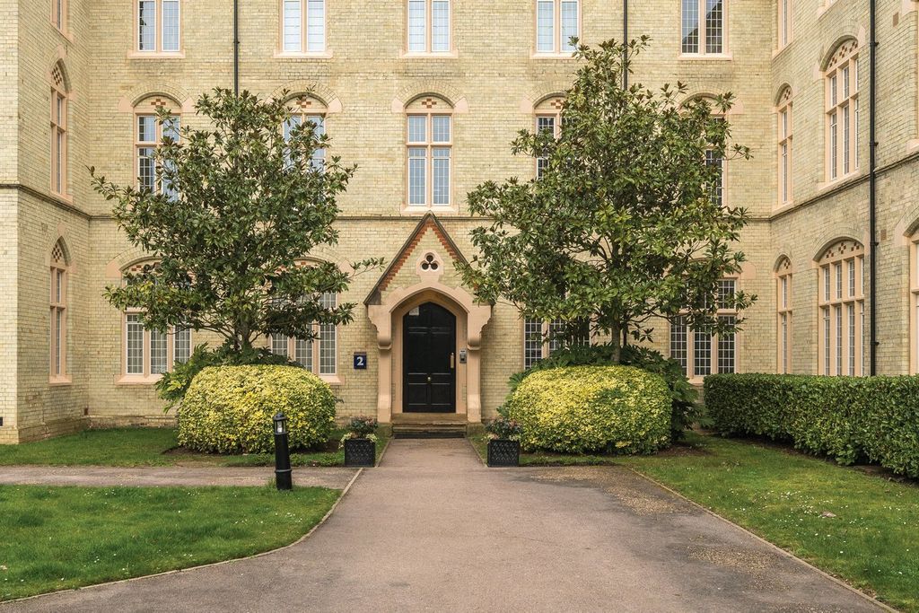 Property photo 1 of 20