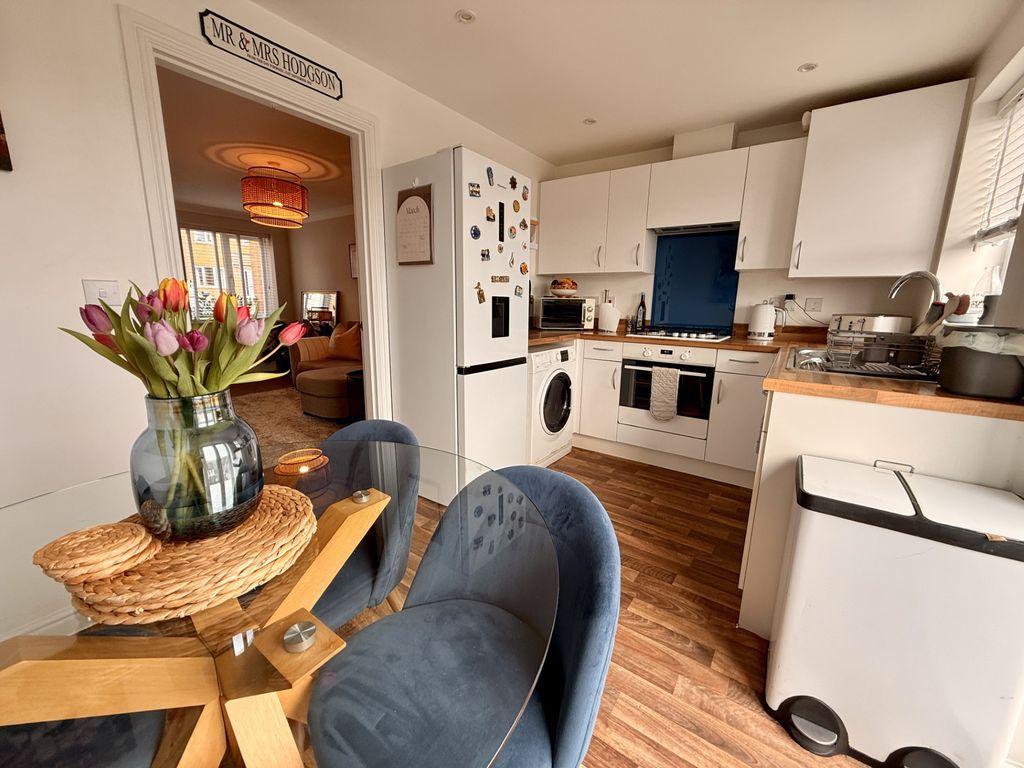 Property photo 3 of 10 Photo 2