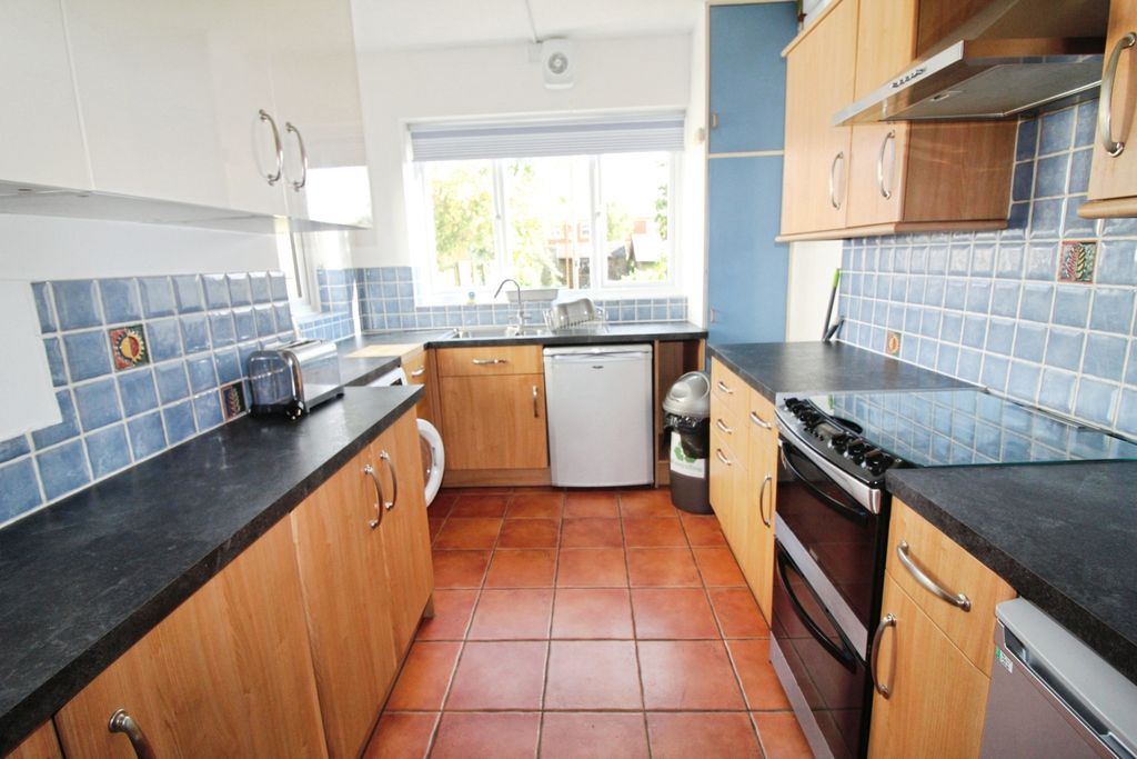 Property photo 2 of 19 d3049d34-Kitchen