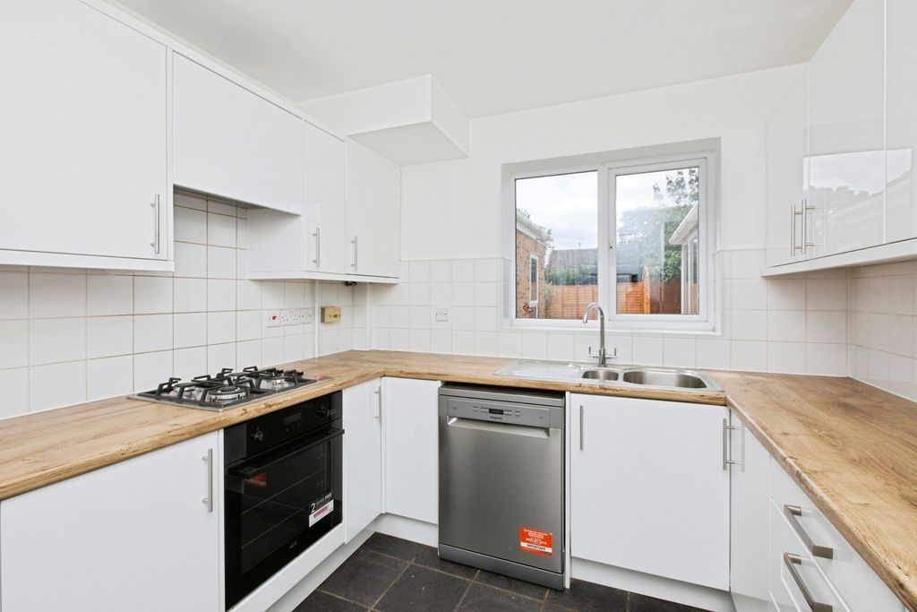 Property photo 3 of 17 Kitchen