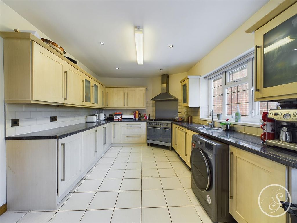 Property photo 3 of 27