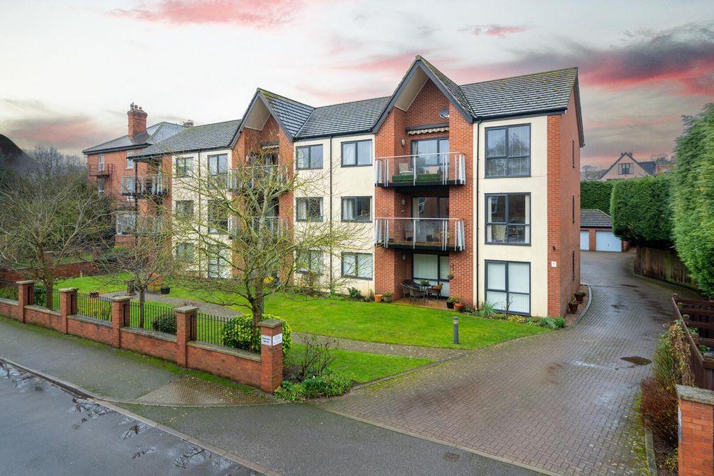 Property photo 1 of 17 Front (Exterior)