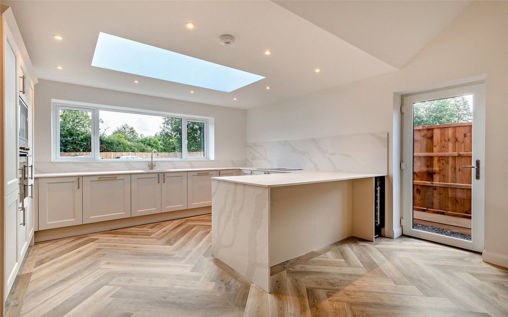 Property photo 3 of 16 Picture No. 07