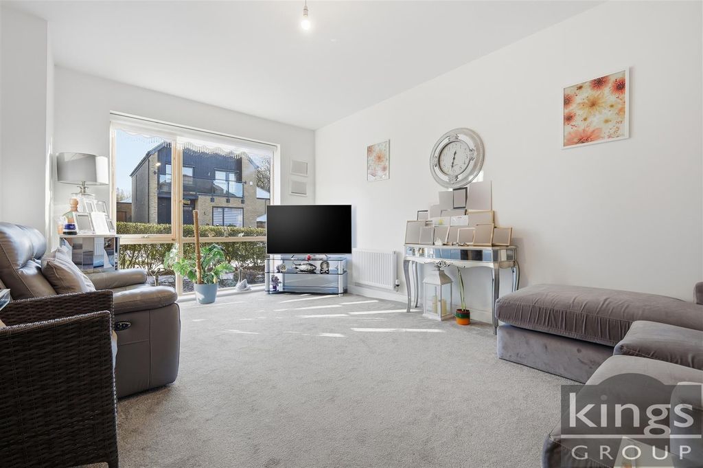 Property photo 3 of 21