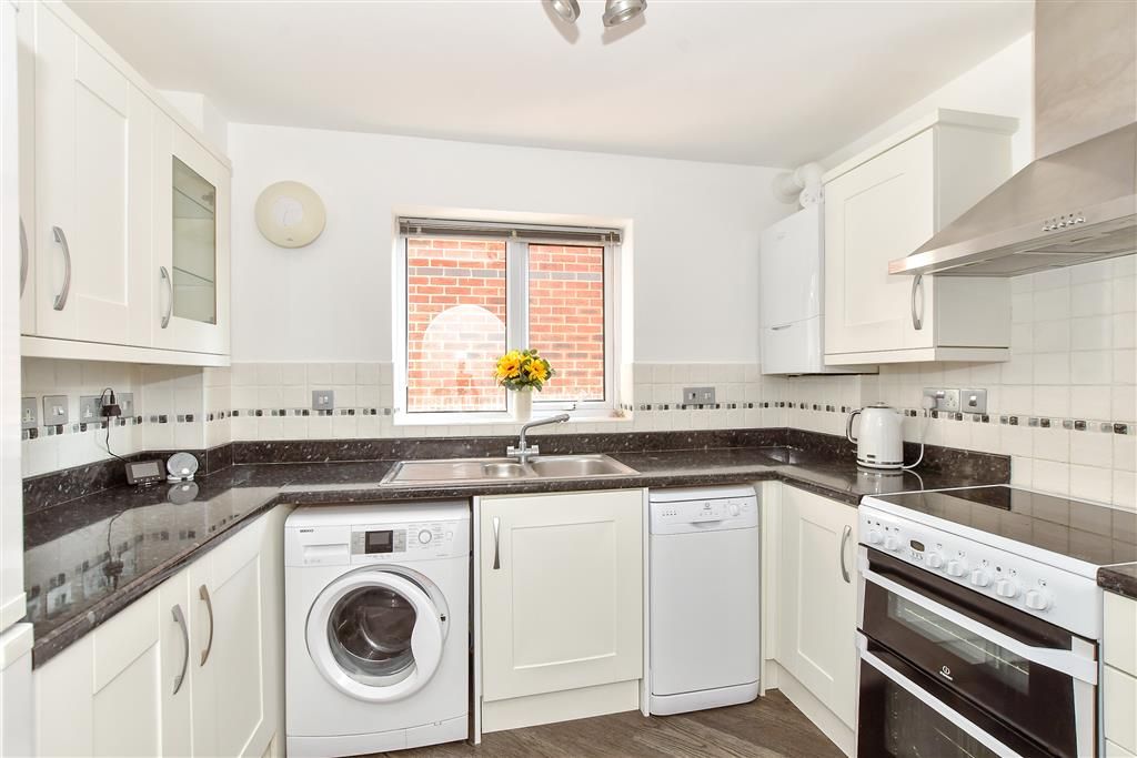 Property photo 3 of 12 Kitchen