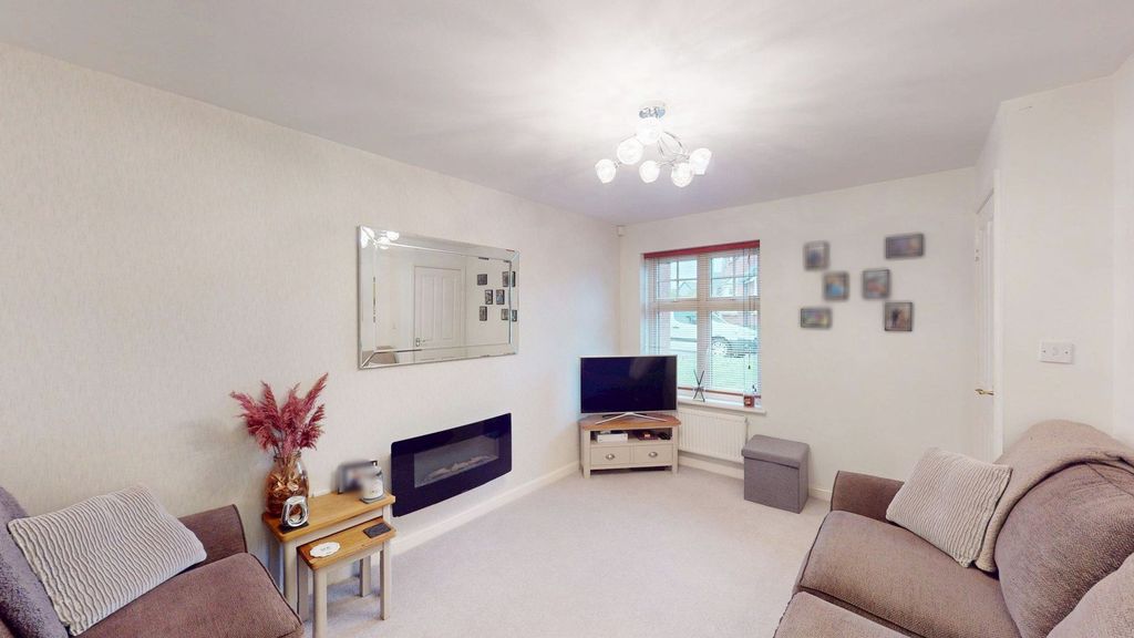 Property photo 2 of 16 Lounge