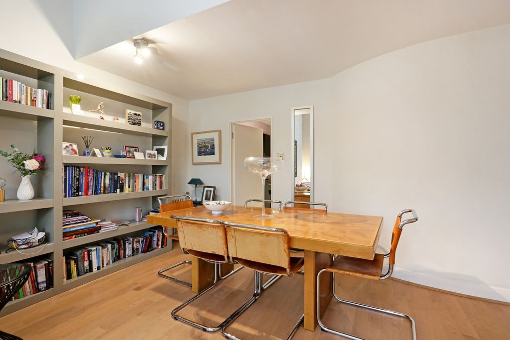 Property photo 2 of 11