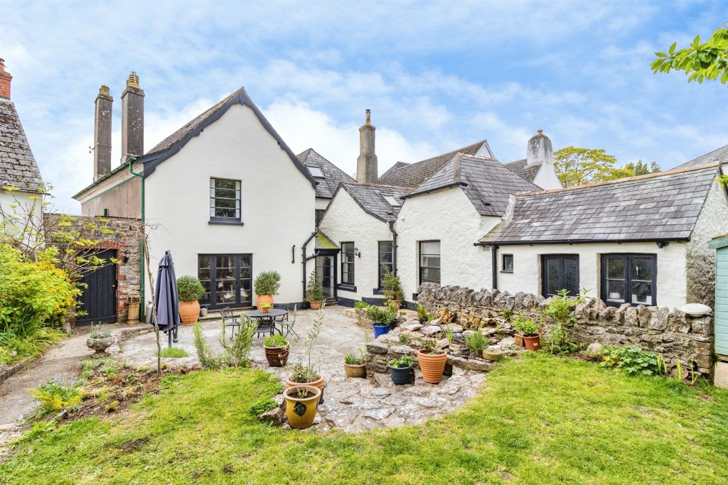 Property photo 2 of 33