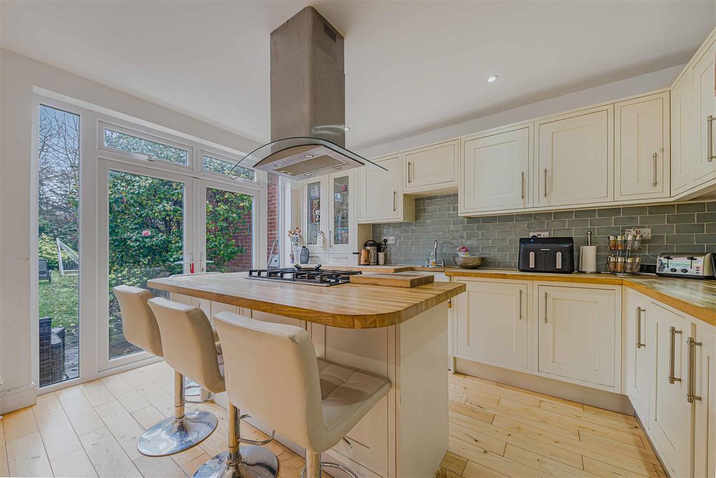 Property photo 3 of 22