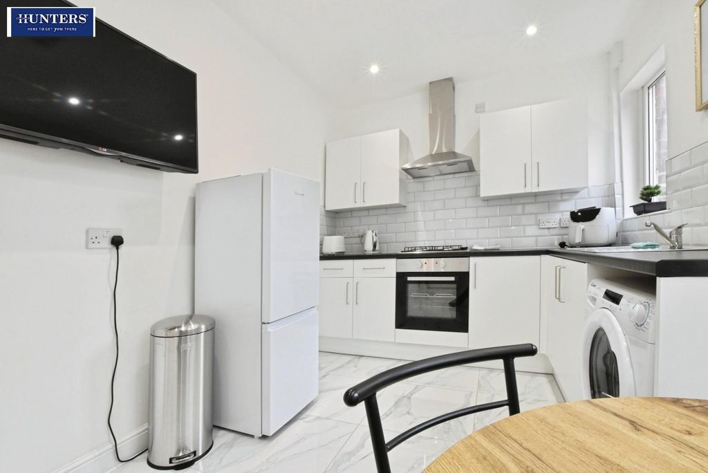 Property photo 3 of 11 Kitchen Diner
