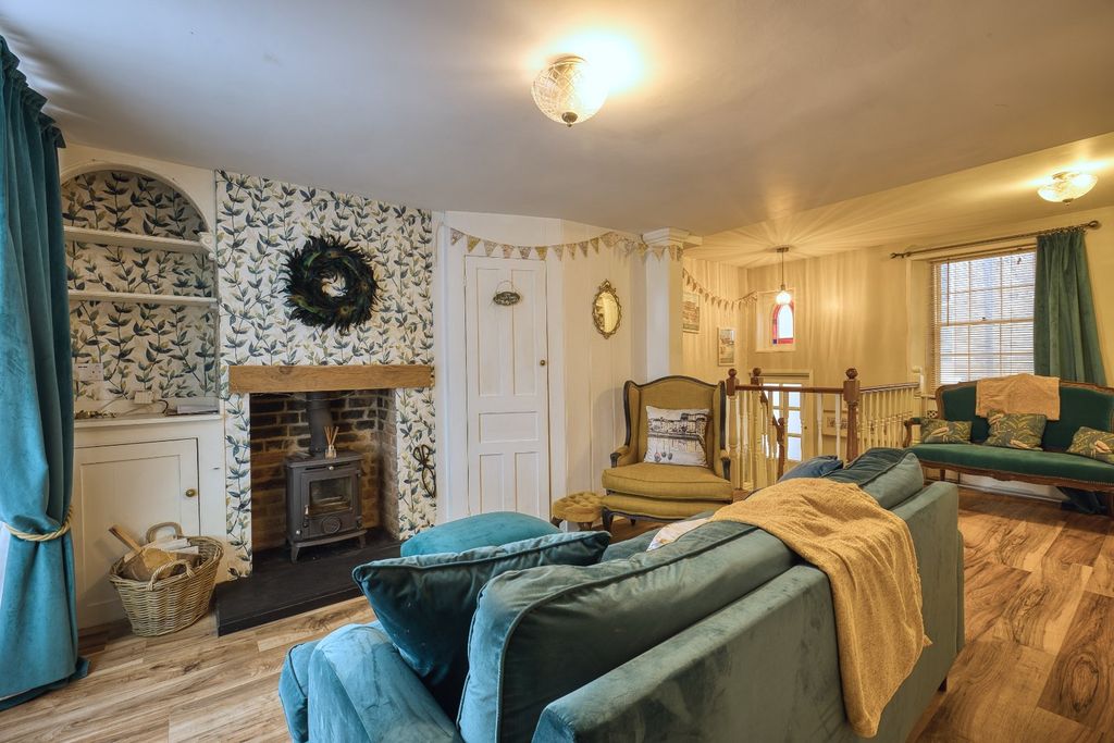 Property photo 2 of 12 Picture 2