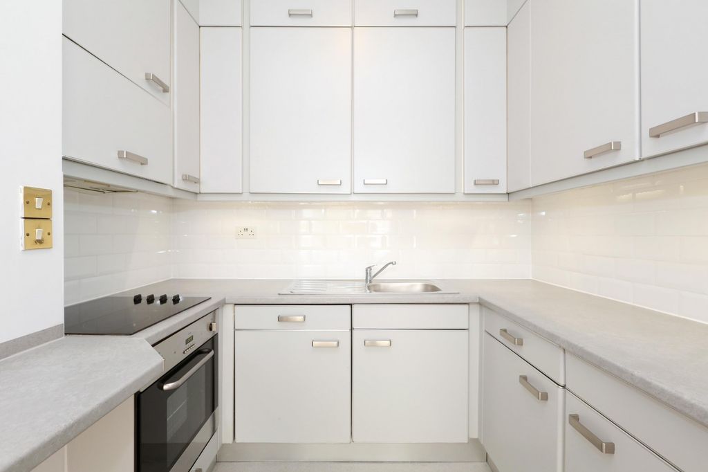 Property photo 3 of 9 Kitchen