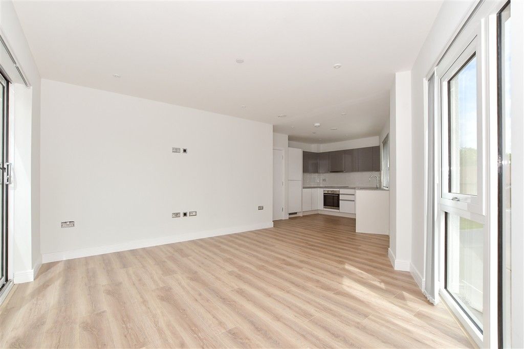 Property photo 3 of 9 Lounge/Kitchen