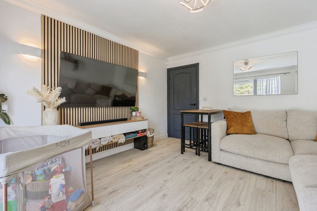 Property photo 3 of 20 Pbox-Img.Jpg