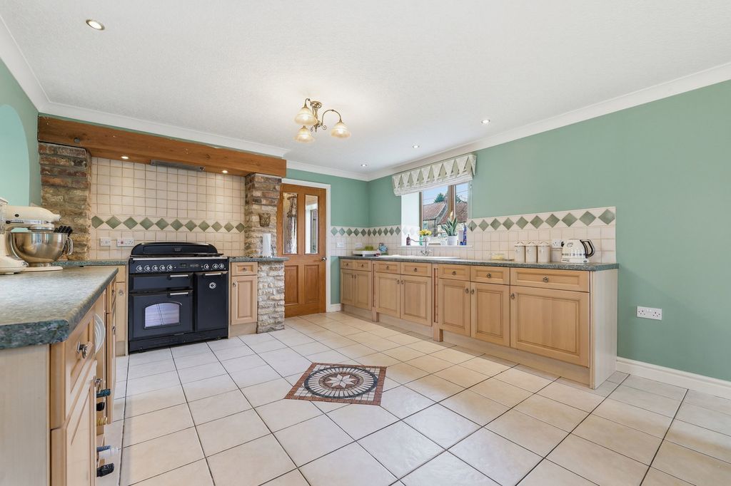 Property photo 3 of 23