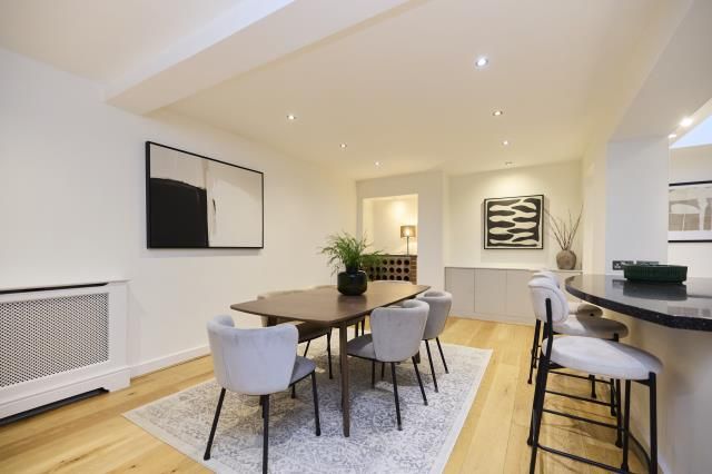 Property photo 3 of 31 Dining