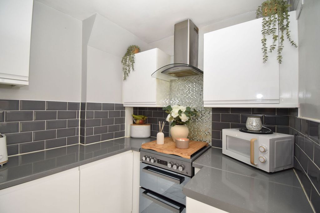 Property photo 2 of 22