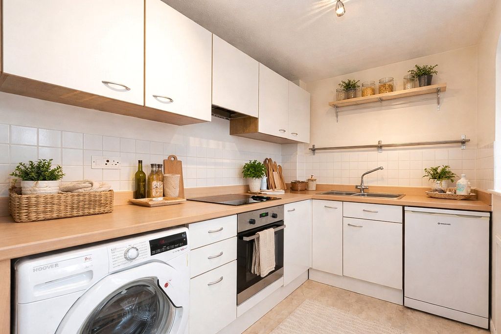 Property photo 2 of 8 Picture No. 18