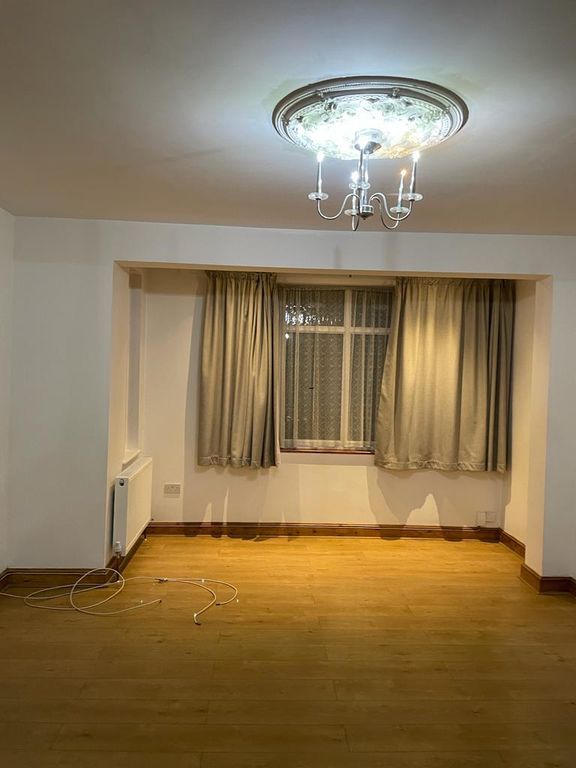 Property photo 1 of 20 A Lovely 5 Bedroom House To Let In Ilford, Ig1