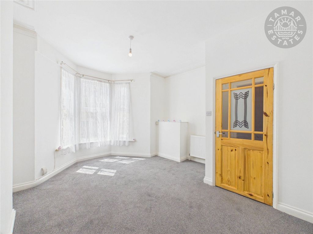 Property photo 3 of 11 Sitting Room