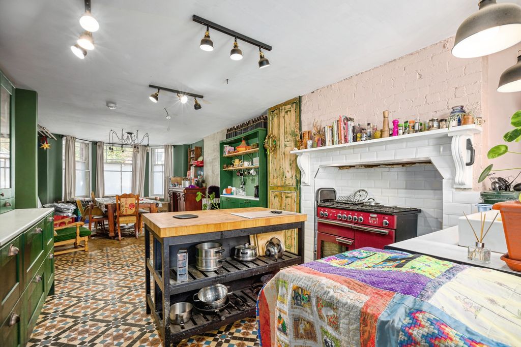Property photo 3 of 19