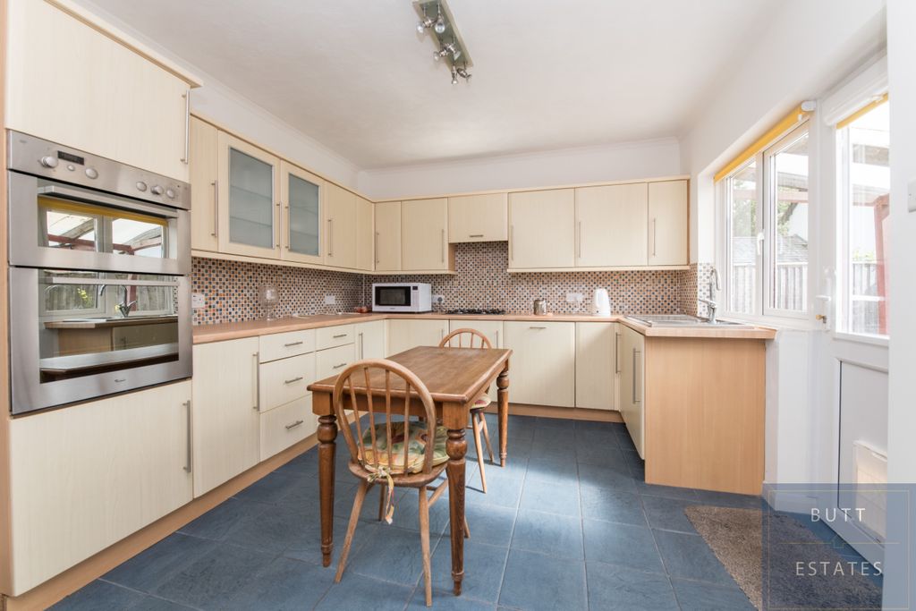 Property photo 3 of 14