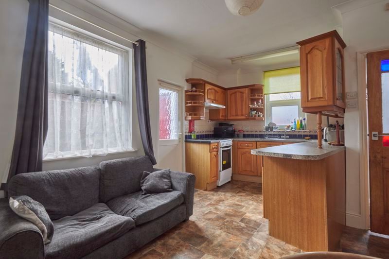 Property photo 2 of 8 Kitchen &amp; Lounge