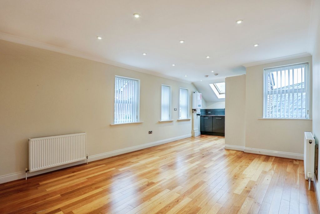 Property photo 3 of 14 Lounge