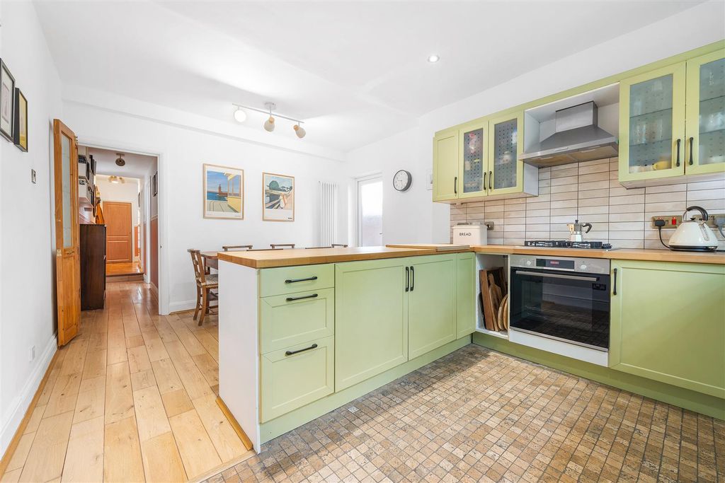 Property photo 2 of 15 Tremaine Road-6.Jpg