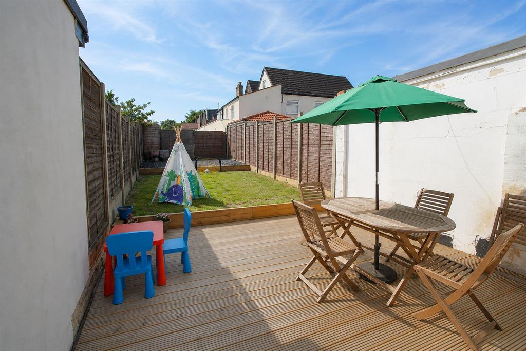 Property photo 3 of 15 Garden