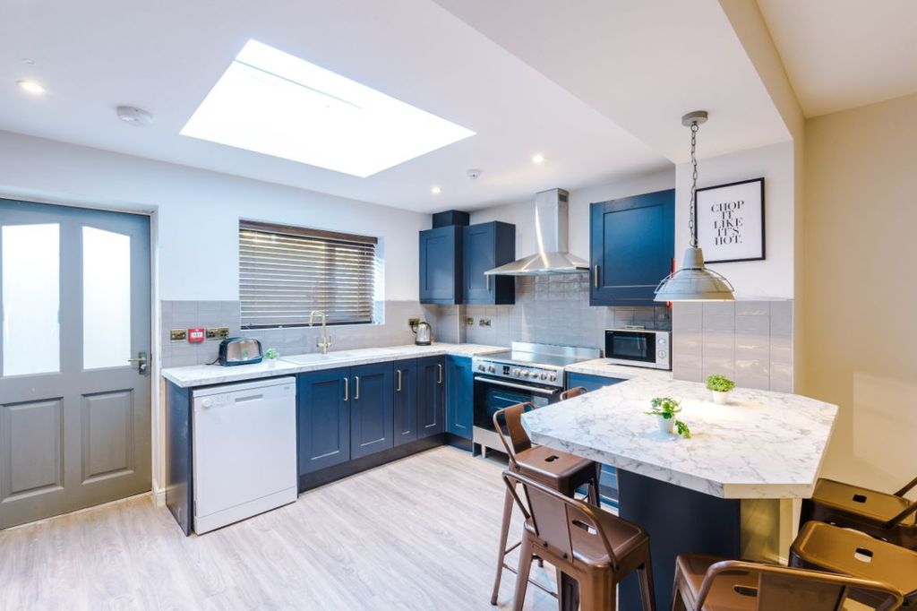 Property photo 1 of 20 4 West Road Lancaster