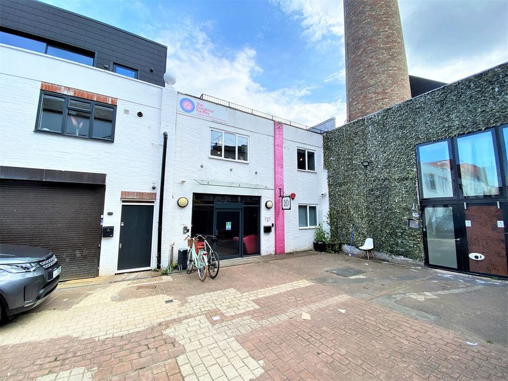 Property photo 1 of 7 The Doughnut Factory - Acton (1).Jpg