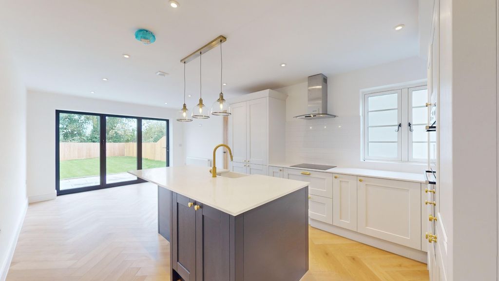Property photo 3 of 36 3306494