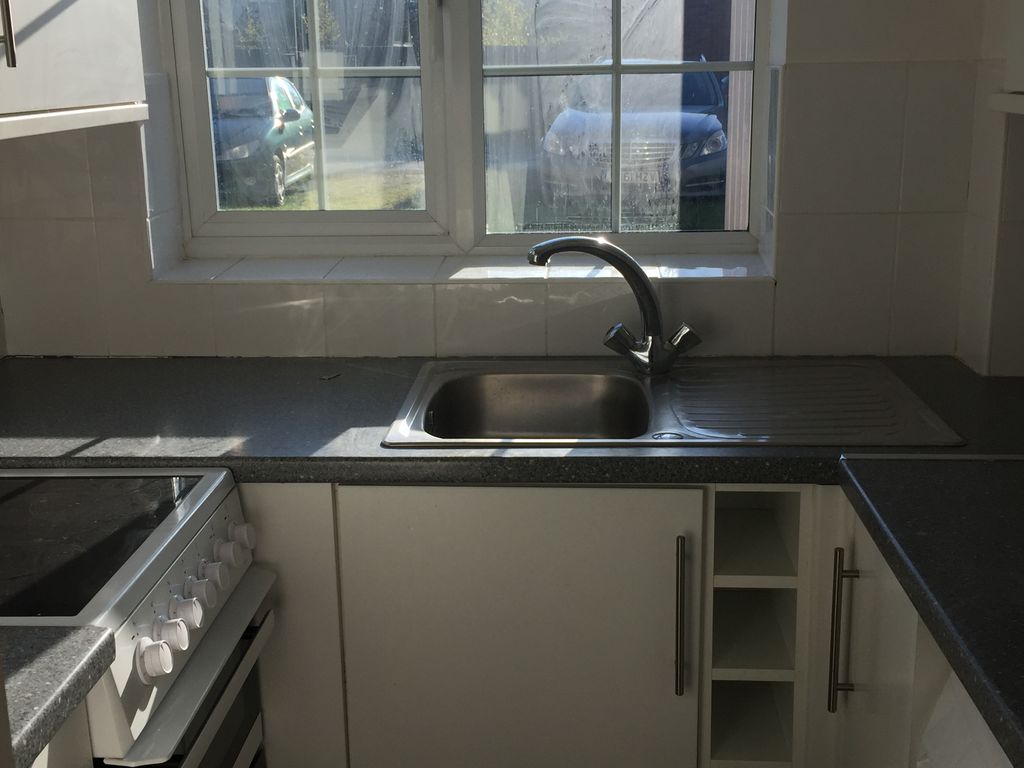 Property photo 2 of 6 Kitchen