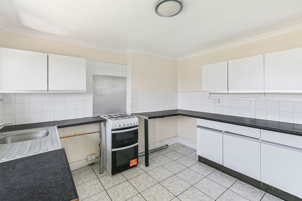 Property photo 3 of 7 Kitchen
