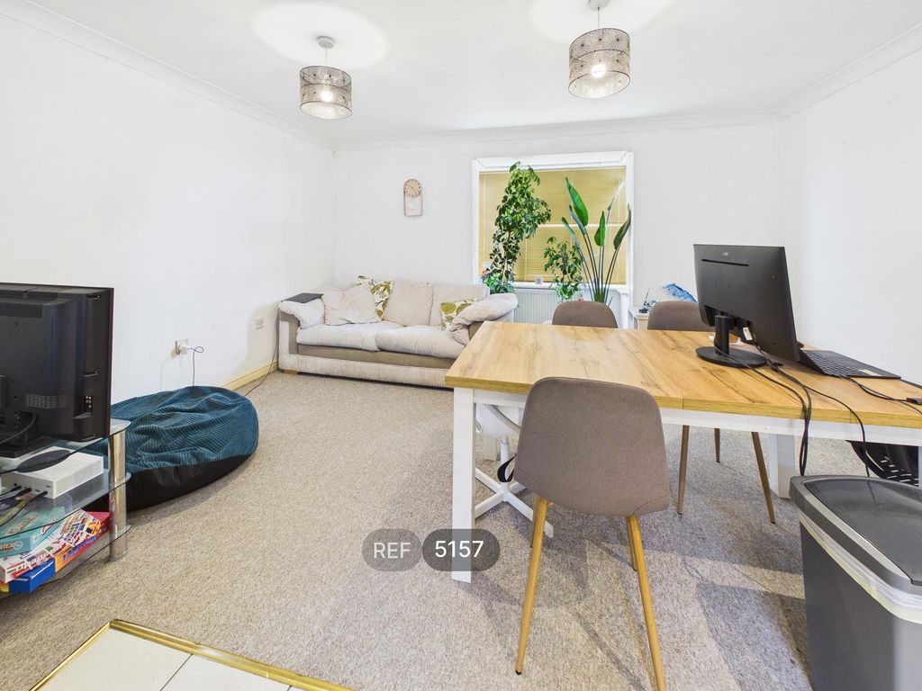 Property photo 3 of 9 Kitchen/Living Area