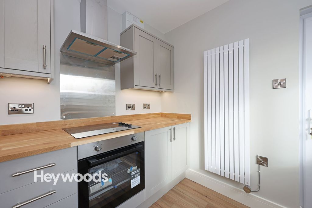 Property photo 3 of 28