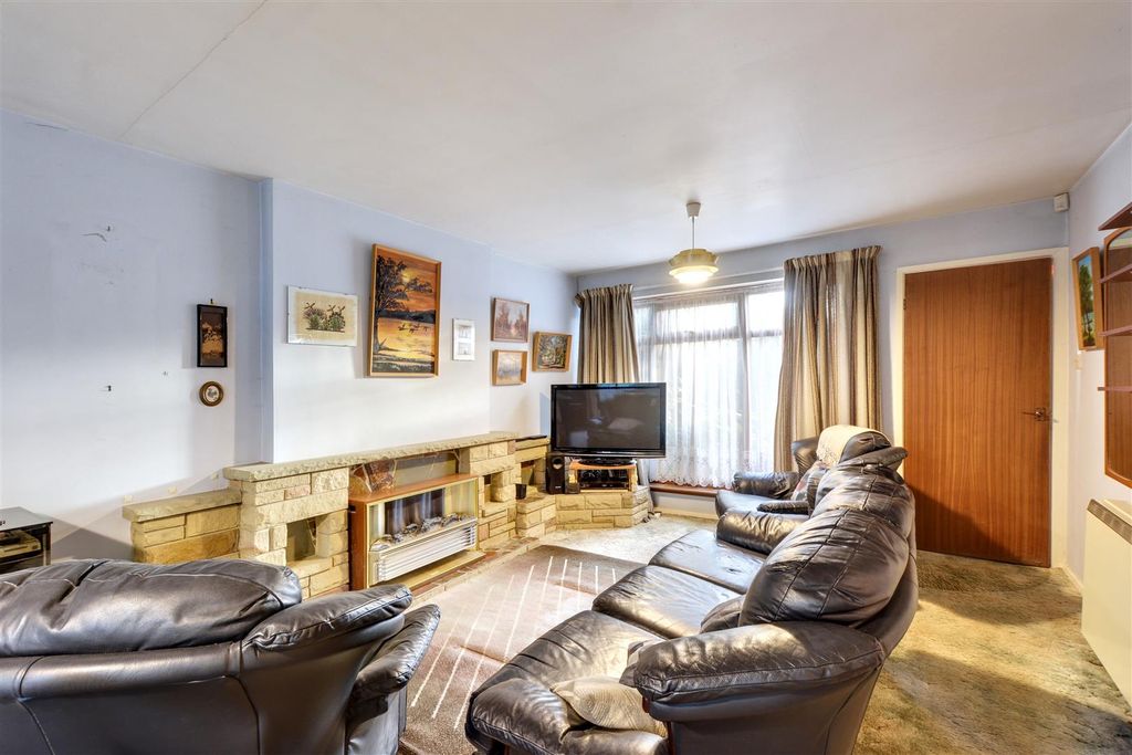 Property photo 2 of 16 Lounge_3.Jpeg