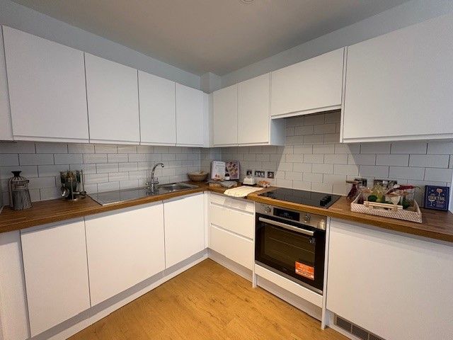 Property photo 3 of 7 Kitchen