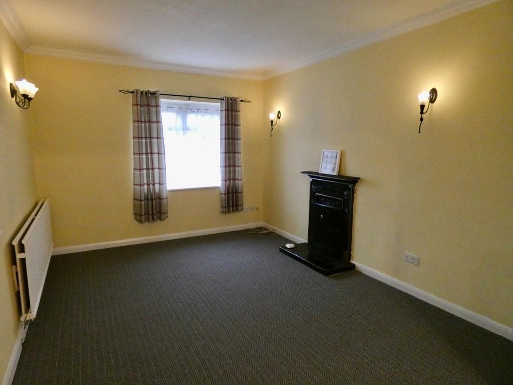 Property photo 3 of 22 Open Plan Living & Dining Room