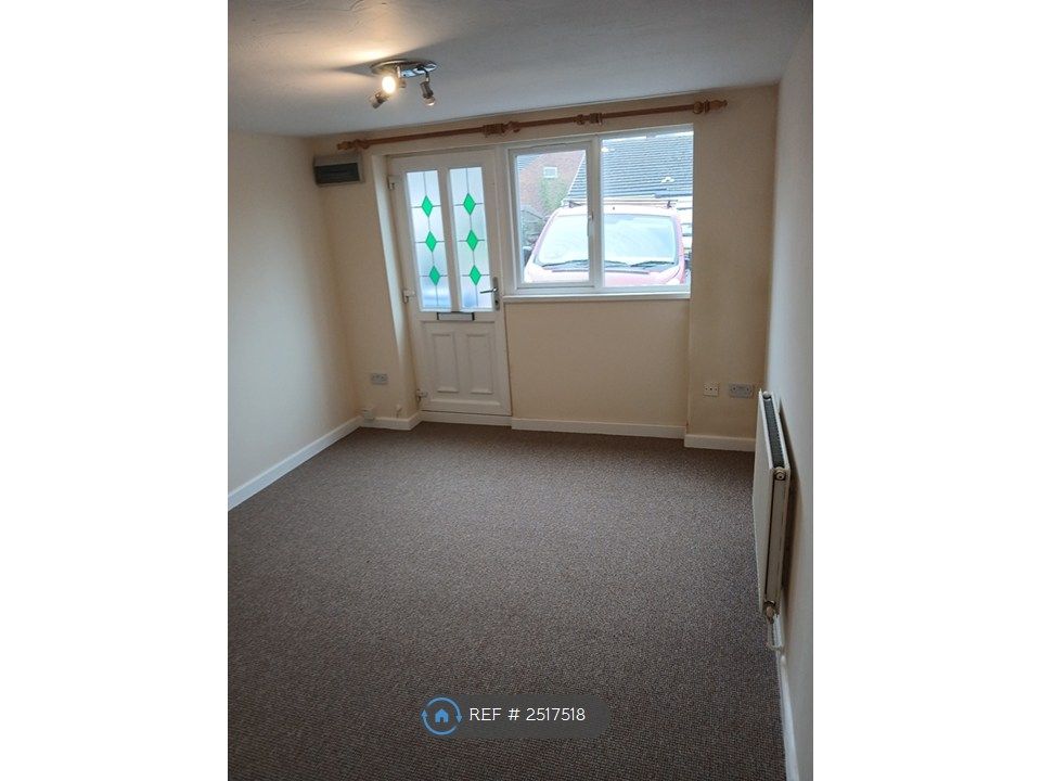 Property photo 3 of 9 Lounge