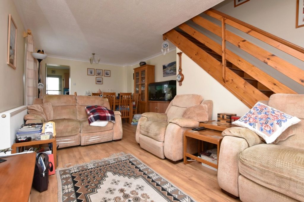 Property photo 3 of 17 Living Room