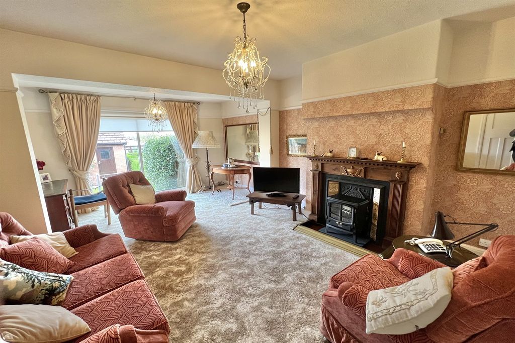 Property photo 3 of 14 Sitting Room