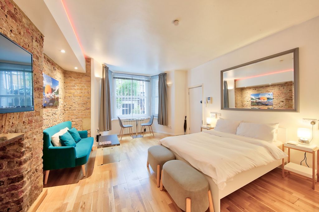 Property photo 2 of 7 51A__Longridge_Road_Image8_18641_4