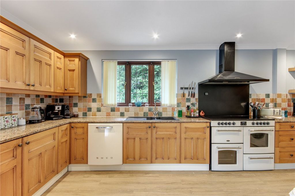 Property photo 3 of 19 Kitchen