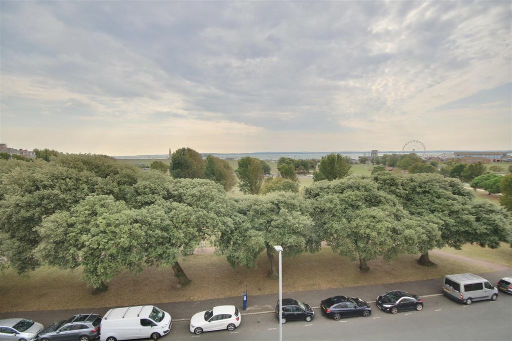 Property photo 3 of 10 4C203D4A-99F9-4071-B64F-84F553B098E8_1_201_A.Jpeg