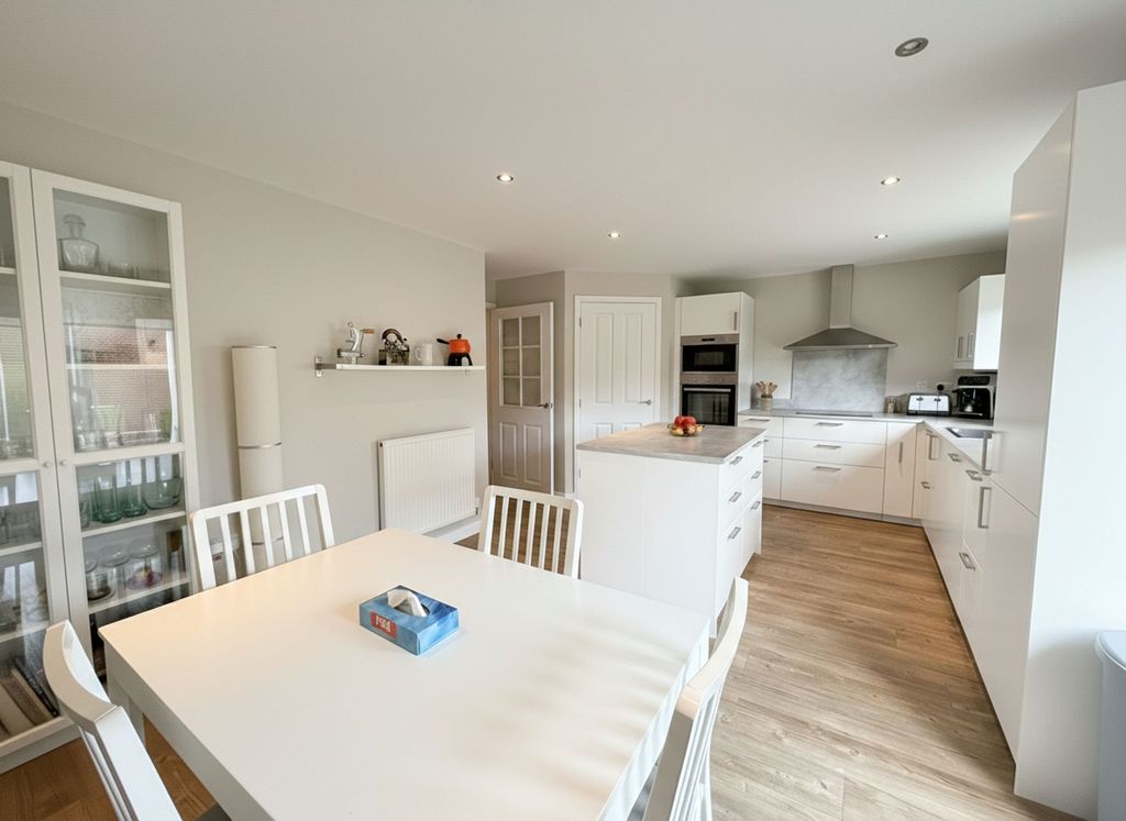 Property photo 2 of 16 Kitchen/Diner